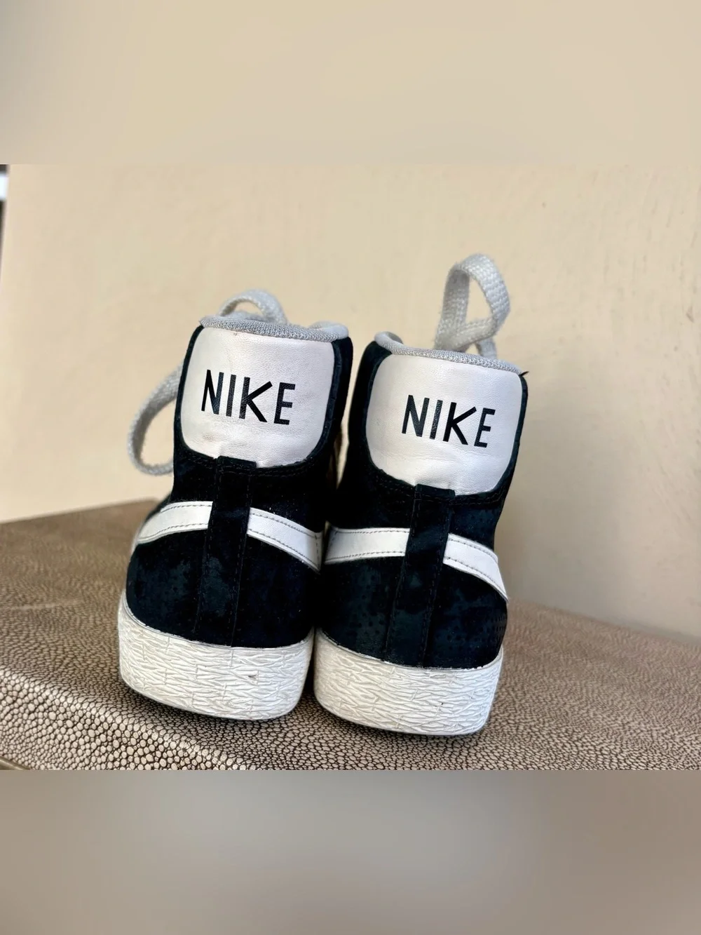Nike Vintage Women Black & White High w Emerald Soles!!!  Size7.5